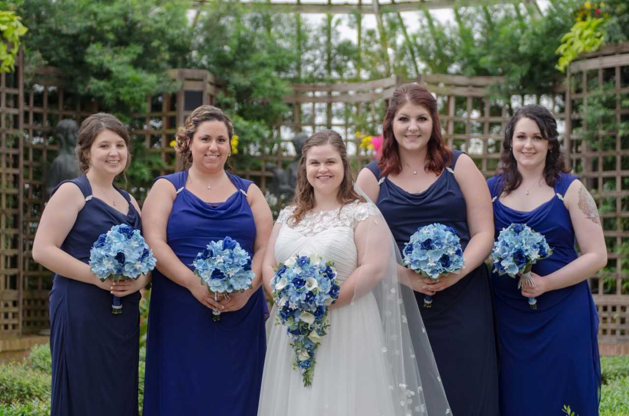 bride and bridesmaids at phipps conservatory holding bouquets